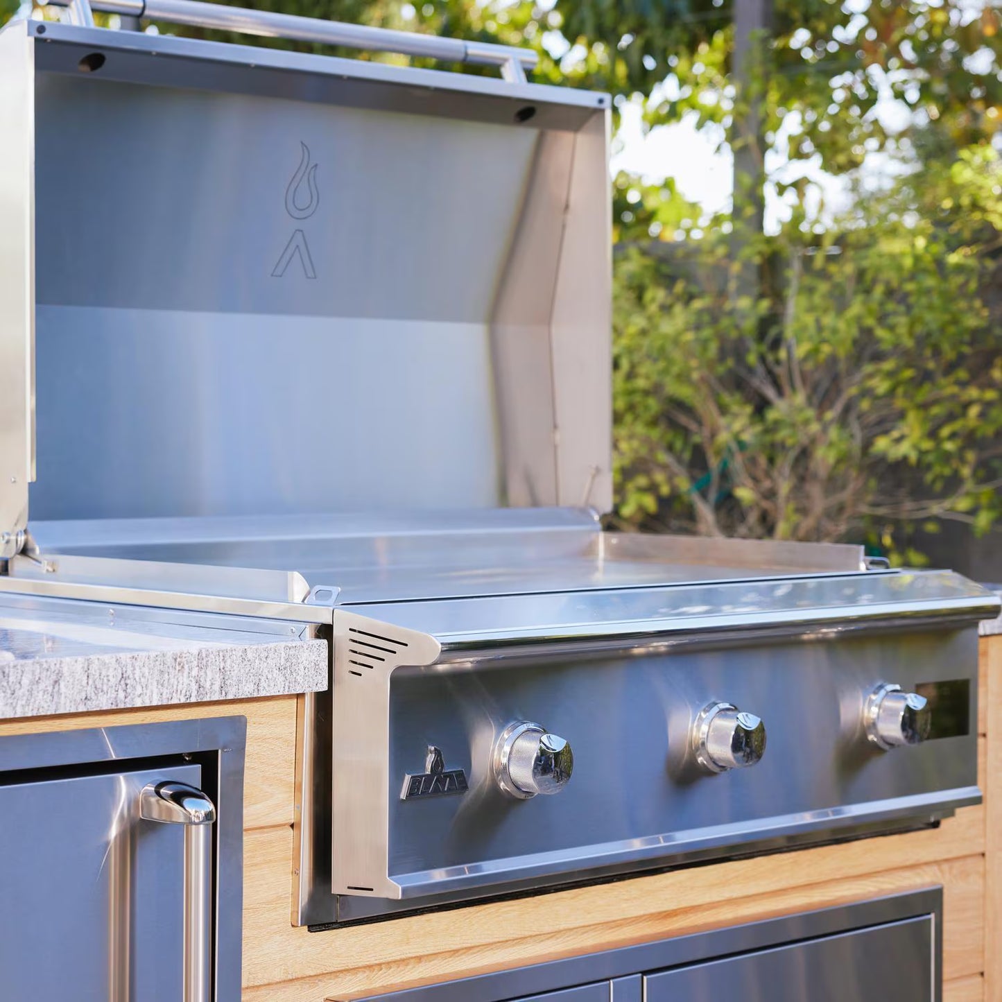 Blaze LTE PRO 40-Inch Gas Griddle w/ Digital Temperature Screen & Lift-Assist Lid